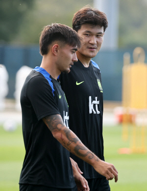 10개월만에 대표팀 복귀한 김민재, 기존 파트너가 모두 사라졌다...'스리백? 새 파트너?' 새판짜는 수비라인