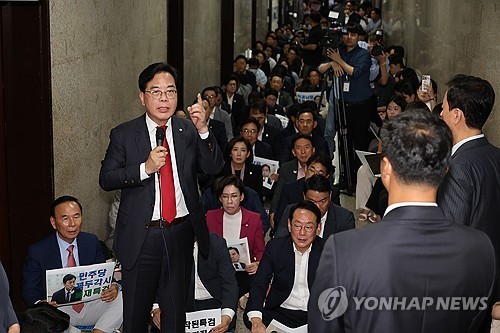 국힘 "강압적 압수수색 직권남용" 내란특검팀 중앙지검에 고발
