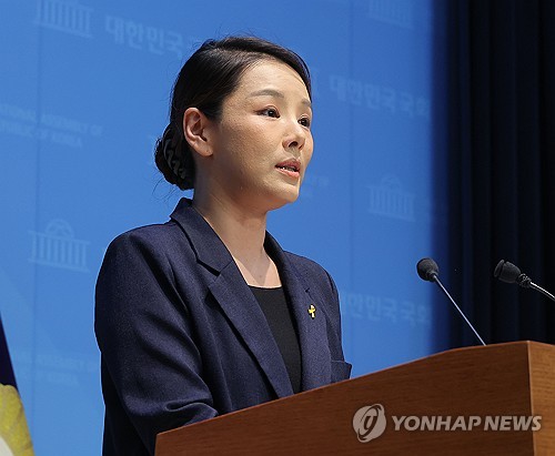 혁신당 성비위 사건에 강미정 탈당…"당이 피해자 절규 외면"
