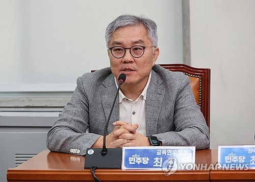 '2차 가해 논란' 최강욱 "부적절 표현 사과…당 판단 기다릴 것"