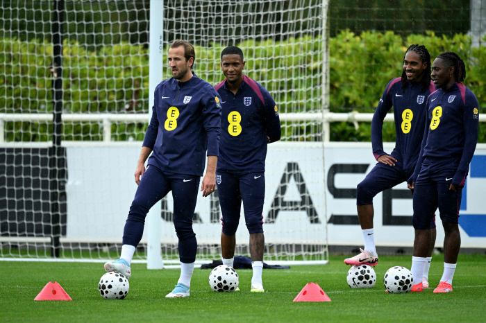 "다 콘테 때문이야!" 분노한 '손흥민 바라기' 제드 스펜스 공개 저격 "어려운 상황, 자신감 떨어뜨리기도 했다"