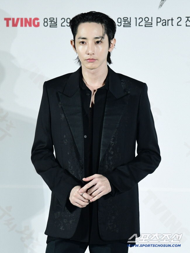 [전문] 12시간 사인하고 땀에 젖어 비틀..이수혁 혹사  논란에 사람엔…