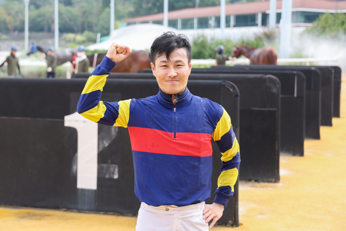 [경마]렛츠런서울 정우주 기수, 100승 달성