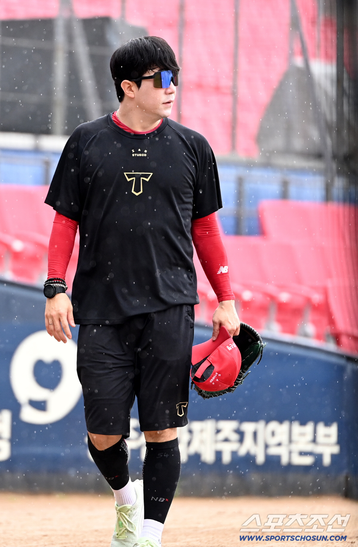 [포토] 양현종, 갑자기 비가 오네