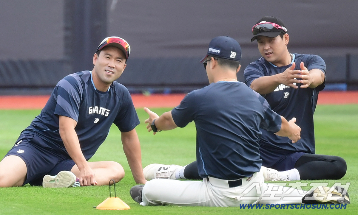 득점권 타율 0.345. 롯데는 39세 타자가 여전히 절실하다. 타격훈련…