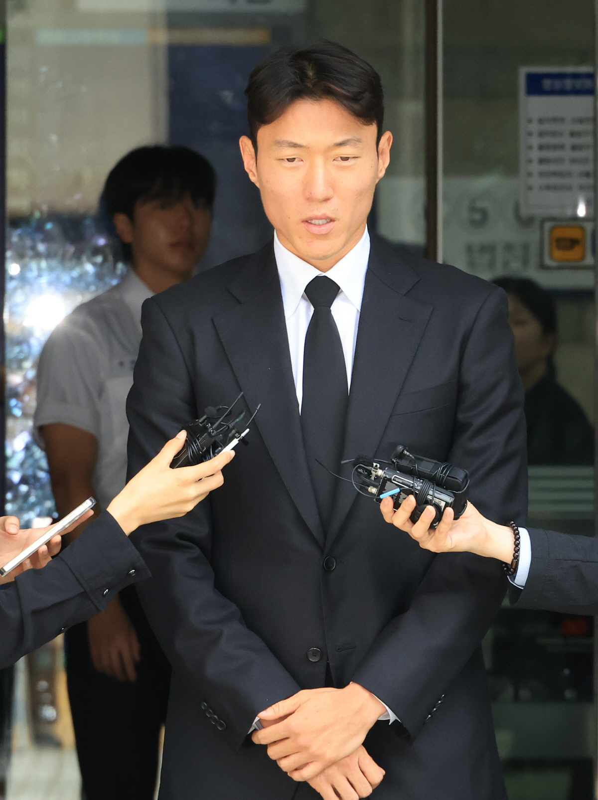 "용서받지 못했지만" '불법촬영' 황의조, 2심도 징역형 집행유예 선고……