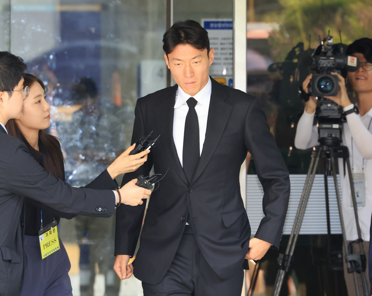 "용서받지 못했지만" '불법촬영' 황의조, 2심도 징역형 집행유예 선고……