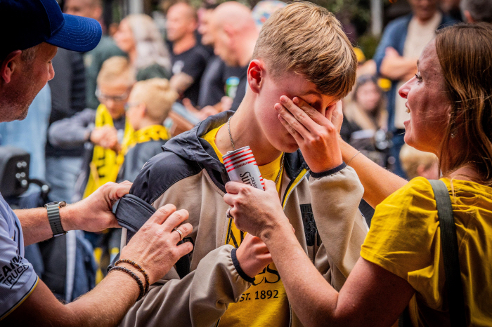 "팀 떠나느니 은퇴하겠다" 맨유 출신의 역대급 '미친 낭만'…리그서 퇴출된 '첼시 2중대', 극적 생존