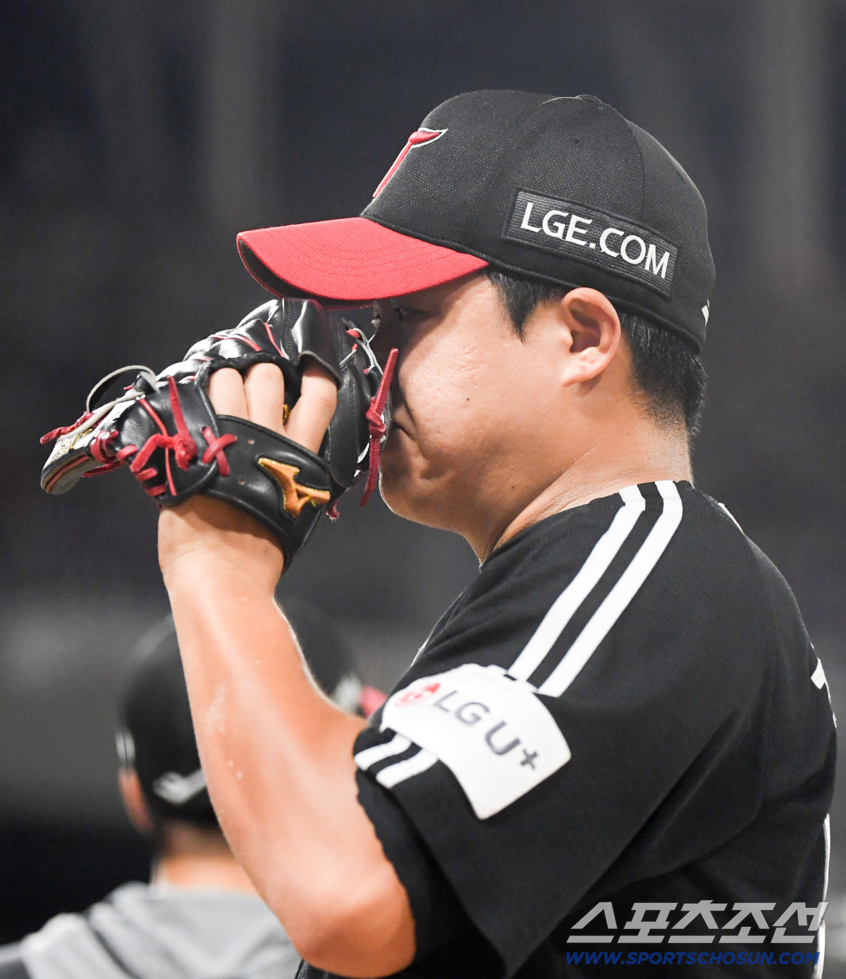 52억 FA 언제 '돈값'할까, 필승조 강등 → 1아웃도 못잡고 3실점 …