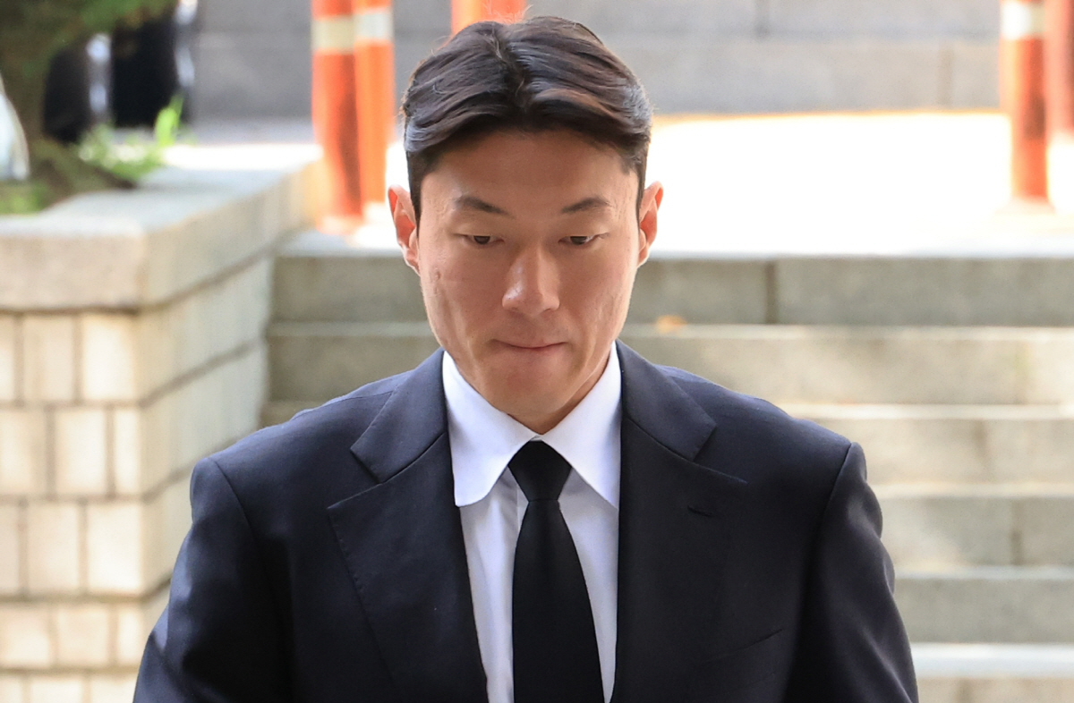 ‘불법 촬영→징역 1년+집행유예 2년' 황의조, 항소심도 그대로...입장…