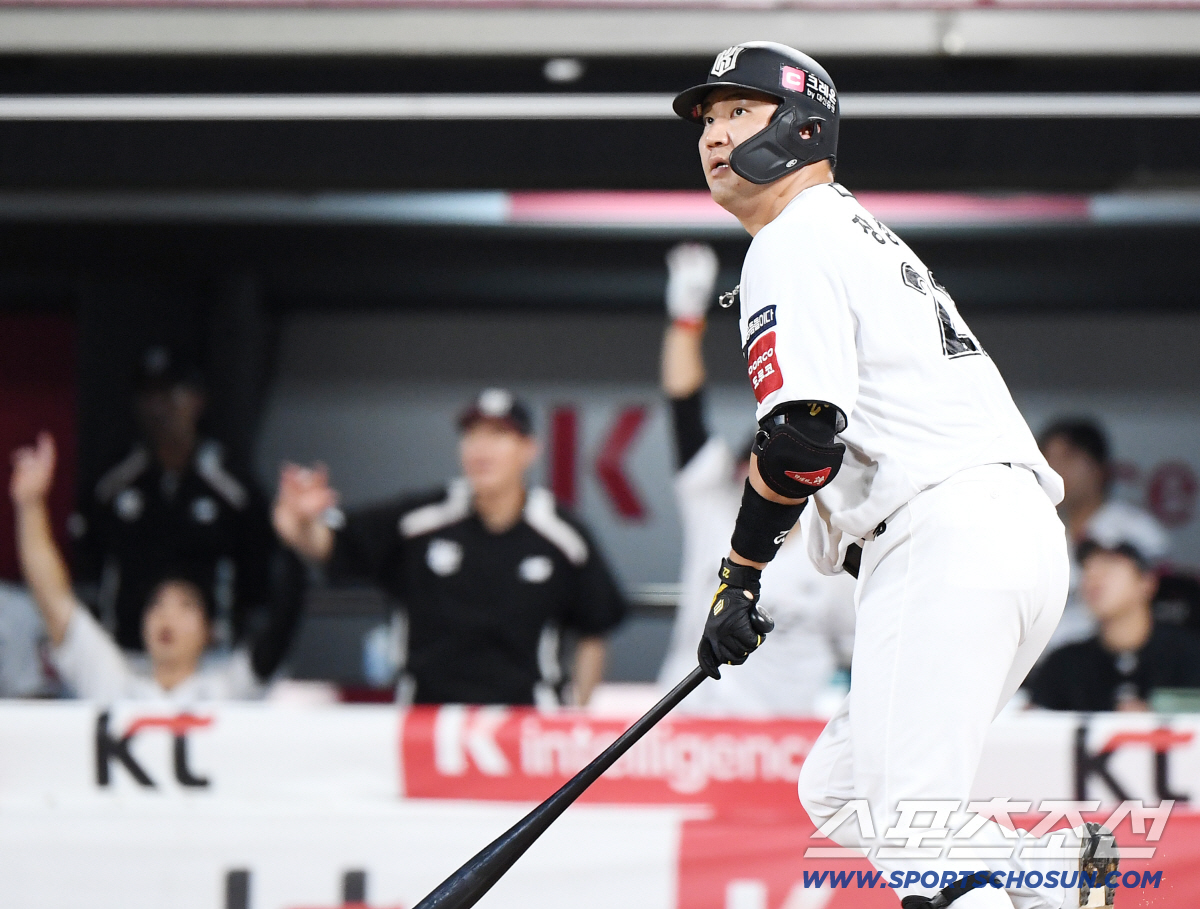 오지환 동점포 → 문성주 역전 만루포! 3이닝 '4홈런+17점' 쫓고쫓긴…