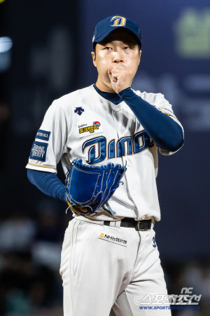 '군 공백 투수 투입 무리수?' 5강 위기에 왜 모험 걸었나…