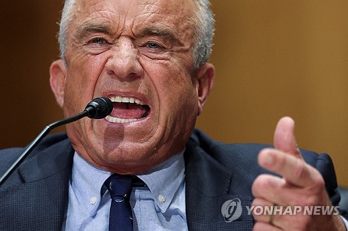 美의회, 트럼프 백신 정책 '공방'…민주 "아이들 위험 빠뜨려"