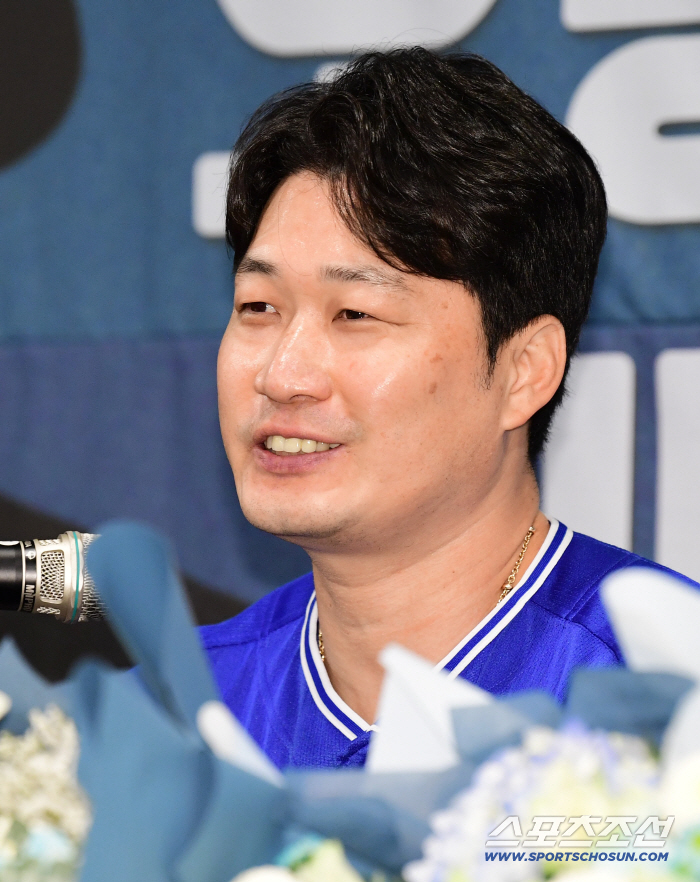 '굿바이'인데 "축하한다"고?…레전드에게는 왜 반가운 말이 됐을까