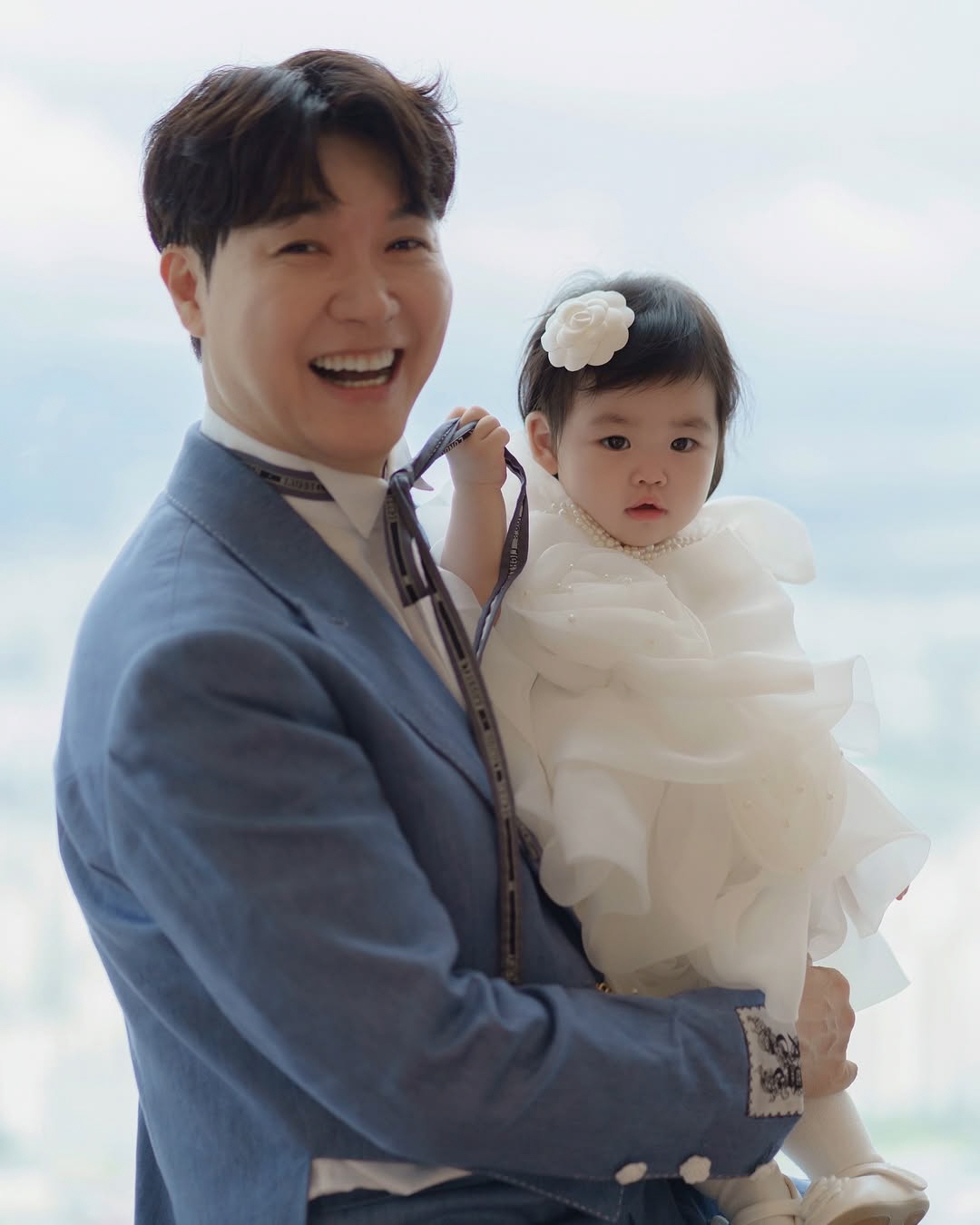 박수홍♥김다예, 딸 첫돌에 진심..드레스 맞춤 제작에 직구까지 '정성'