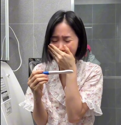 크레용팝 초아, 자궁암 극복 후 '쌍둥이 임신'…"1% 확률의 기적"