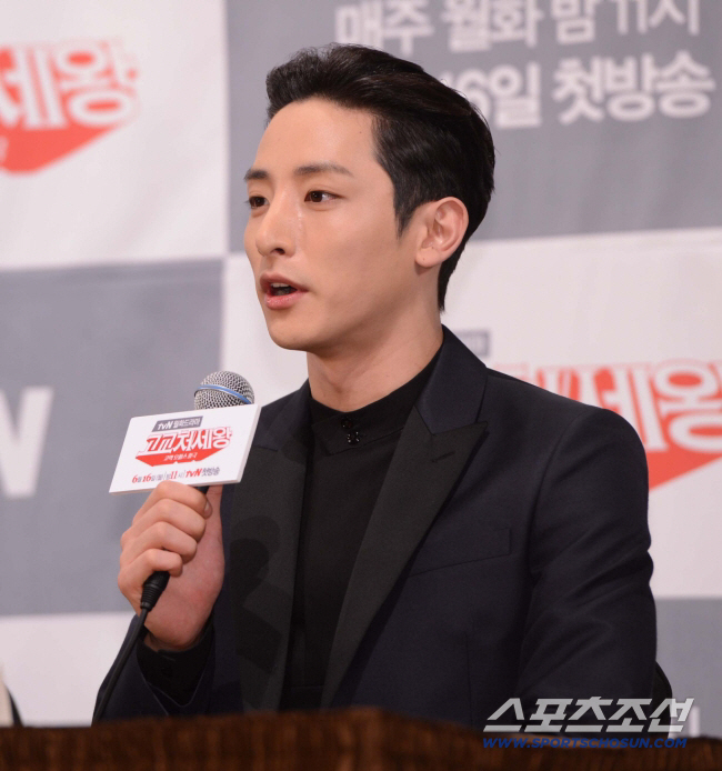 이수혁 측, '12시간 혹사' 정면 반박 “배우가 원했다...억지 일정 …