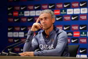 루이스 엔리케 PSG 감독, 자전거 사고로 쇄골 골절! 수술 예정