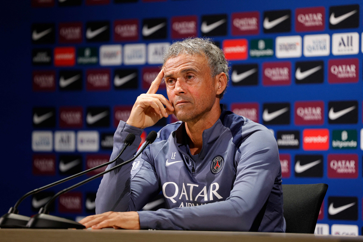 루이스 엔리케 PSG 감독, 자전거 사고로 쇄골 골절! 수술 예정