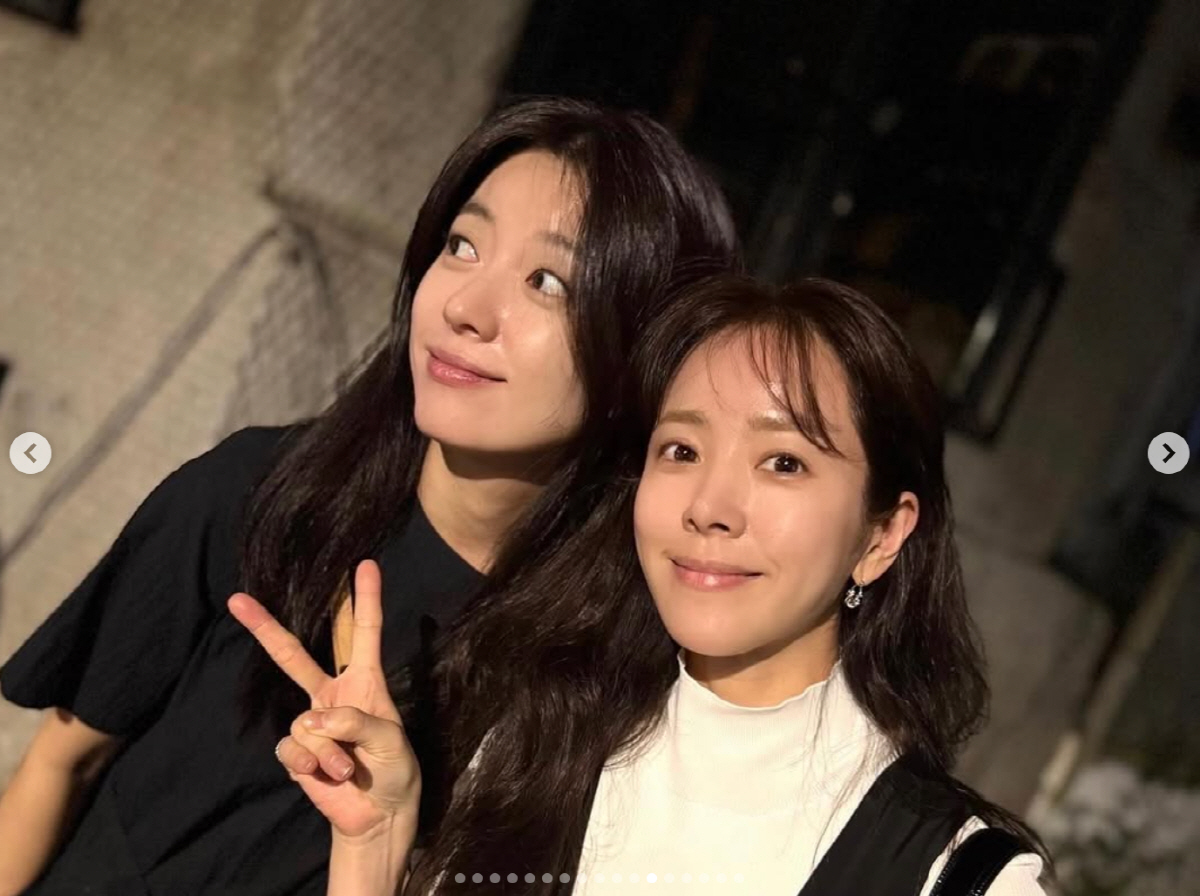 한효주부터 한지민까지..김혜수, 여배우들과 생일파티 "만수무강하세요"