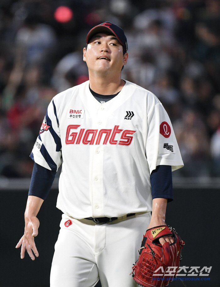 '벨라스케즈 멘붕' 롯데, 천군만마가 돌아온다...사실상의 에이스, KIA전 복귀 확정 [인천 현장]
