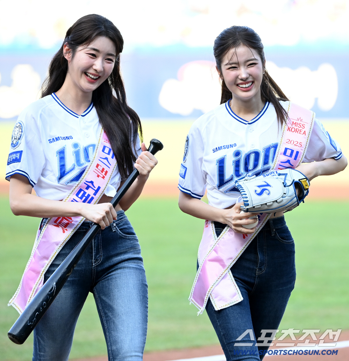 [포토] 미스코리아 진 정연우-미스 대구 진 김세은, 라팍에서 시구 즐거…