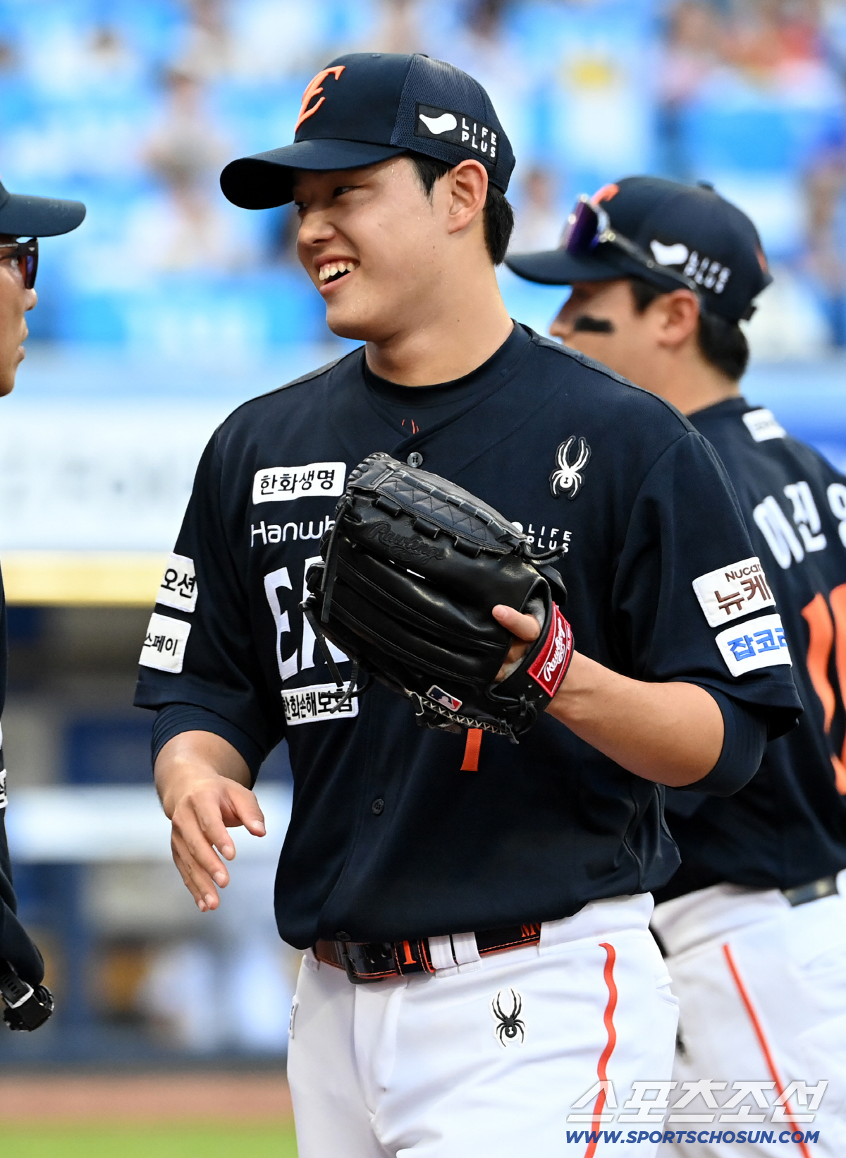 [포토] 미소짓는 문동주, 2회 탈삼진 4개째