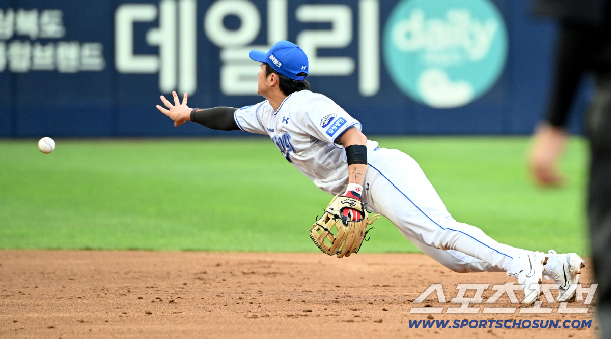 [포토] 류지혁, 온 몸으로 2루 토스