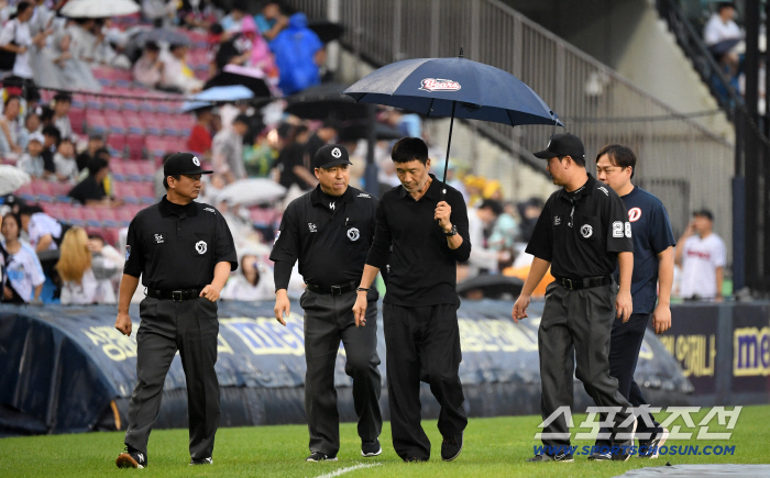 야구팬 약 올리냐? 야속한 잠실 하늘 → LG-두산전 취소하자 비 한 방울 안 내리네