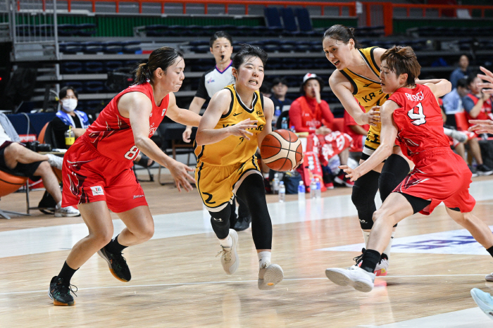 [박신자컵 현장리뷰]단 8명이 싸웠다 '韓 대표' KB 아름다웠던 도전, 日 후지쯔에 석패…일본, 3연속 우승 예약