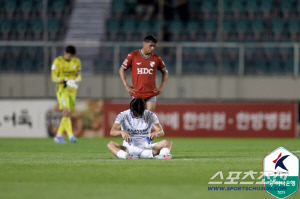 '페신 PK골'부산.'한호강 퇴장'수원삼성에 1대0승!4G무패 '5위'...'이을용 고별전'경남,청주에 1대0승,'신재원 2도움'성남,안산 4대0대파...'에울레르 최단기간 10-10'서울이랜드,전남 원정서 2대1승 '2연승'[K리그2 종합 리뷰]