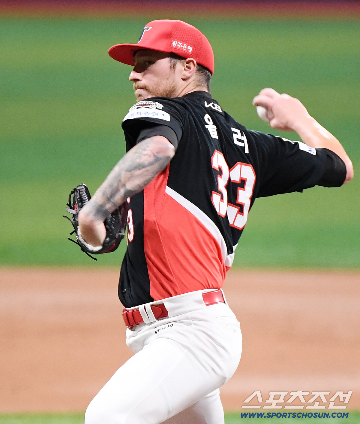 "나 KIA랑 재계약 해야 돼요"…10승 외국인의 호소, 5강 최대 위기…