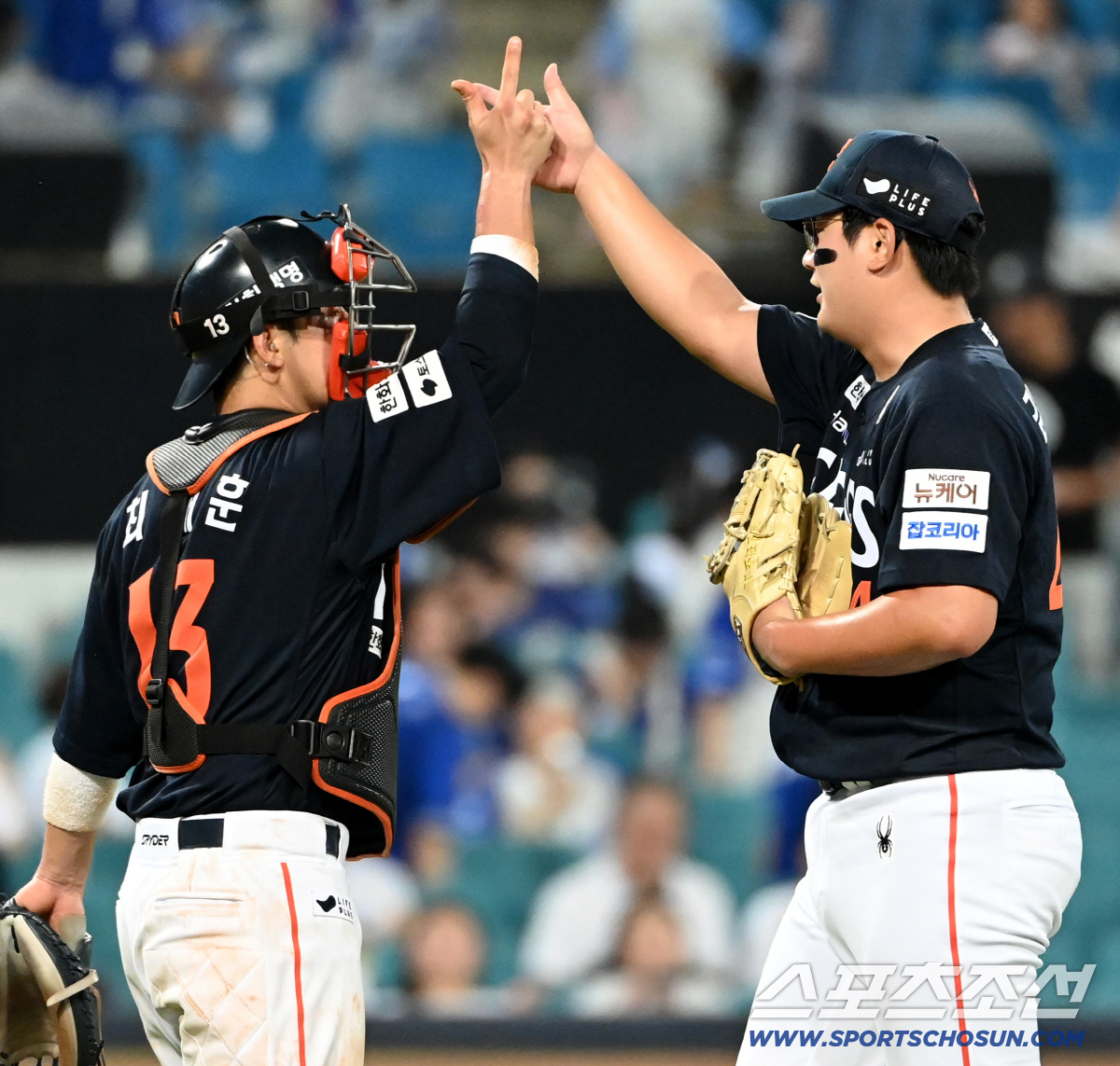 '선배 덕분입니다' 한화 우완 최초 30세이브, 함께해준 선배에 고마움 …