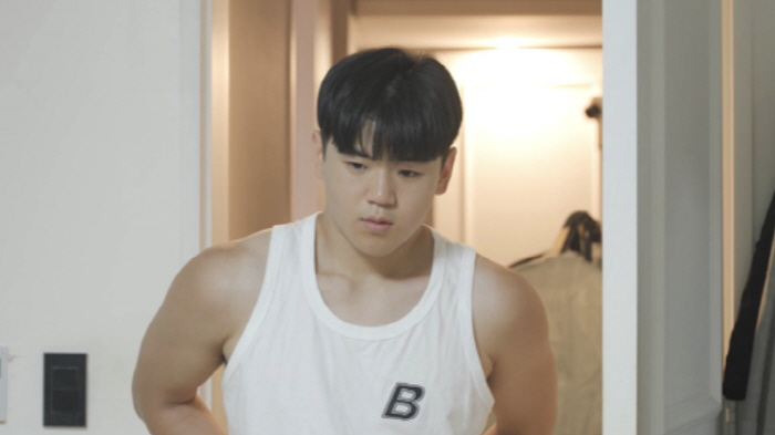 윤후라고? '美명문대' 입학 후 벌크업 '근육' 자랑...父윤민수 트레이…