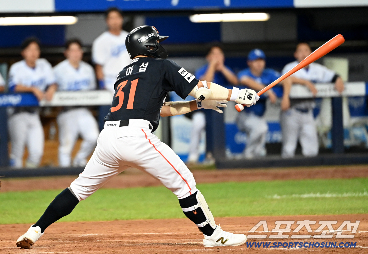 37세 베테랑도 이렇게 뛴다! 포기 모르는 손아섭 전력질주가 가져온 승리…