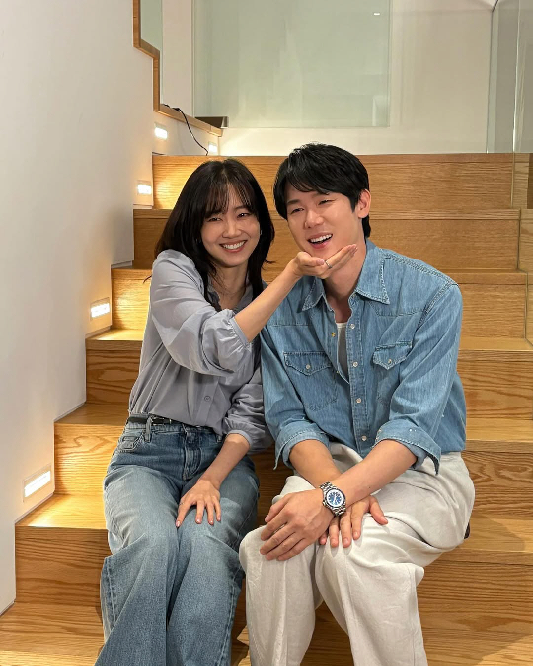 [SCin스타] 유연석, ♥연인과 당당한 투샷..'슬의생' 인연 이어간다