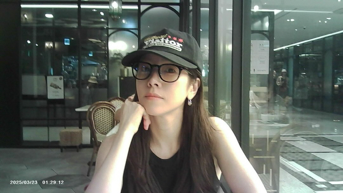 [SCin스타] ♥최정훈 아니었다..한지민, 주말 낮 민낯 데이트