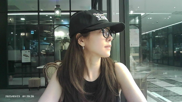 [SCin스타] ♥최정훈 아니었다..한지민, 주말 낮 민낯 데이트