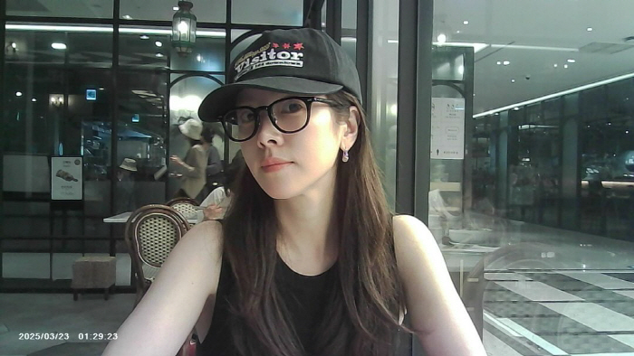 [SCin스타] ♥최정훈 아니었다..한지민, 주말 낮 민낯 데이트