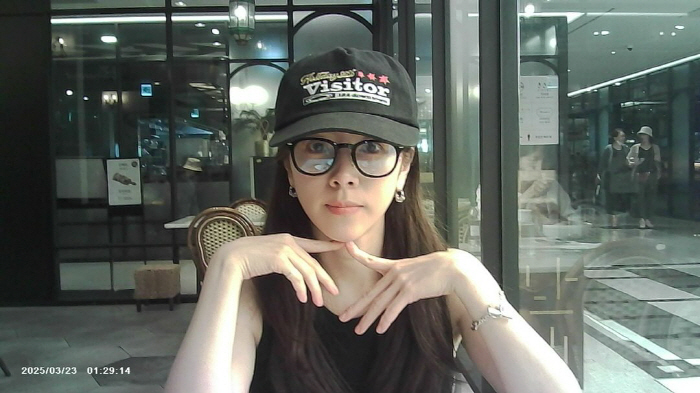 [SCin스타] ♥최정훈 아니었다..한지민, 주말 낮 민낯 데이트