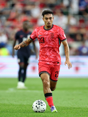 새 옵션으로 '눈도장 쾅!' 왜 다들 '카스트로프, 카스트로프' 했는지 알겠어...27분 만에 선보인 '태극마크'의 자격