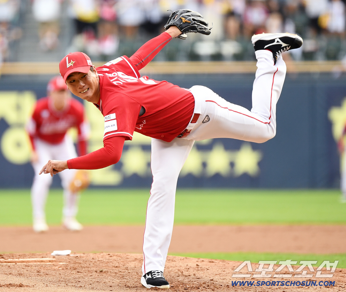 411경기-2302.2이닝. 현종이보다 늦었지만 빨랐다. 김광현 2000…