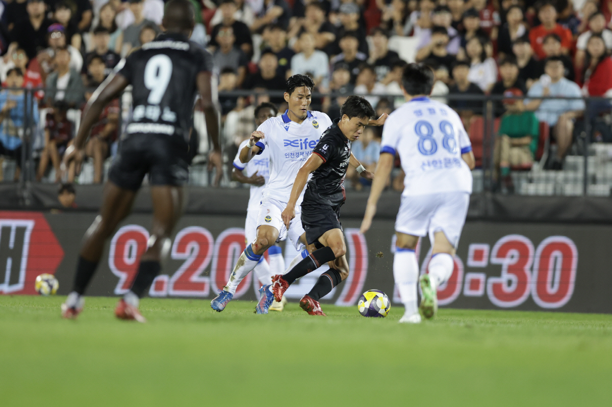 [부천 리뷰]'박창준 결승포' 부천, 선두 인천 1:0 제압...2위 수…