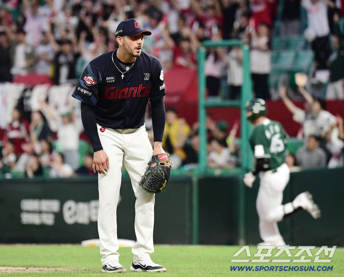 왜 이렇게 화가 나있어? 피치클락에 보크까지, 동료에겐 미소 한번 없다……