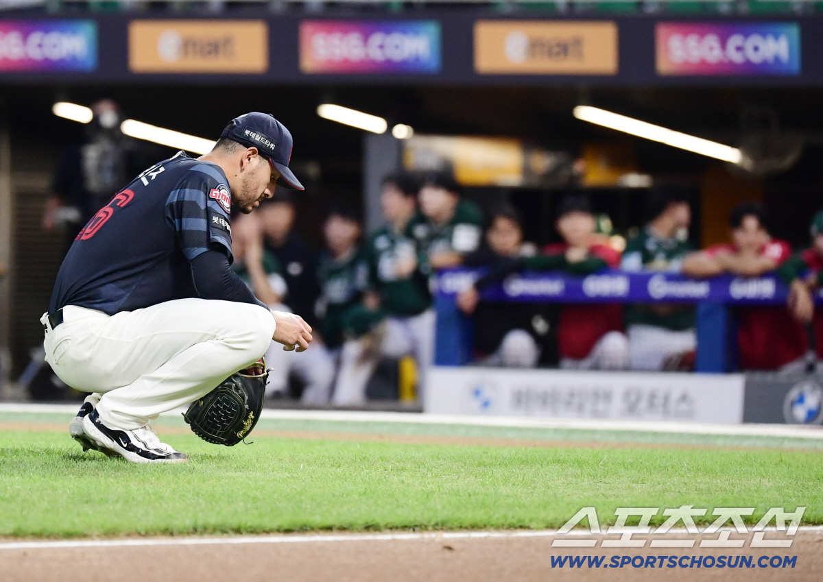 왜 이렇게 화가 나있어? 피치클락에 보크까지, 동료에겐 미소 한번 없다……