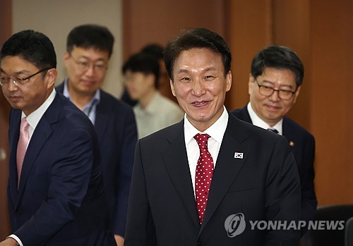 金총리 한국거래소 방문…"역대 어느 정부보다 자본시장 존중"