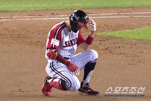 최지훈 슈퍼캐치에 주저앉은 박해민. 이제 수많은 '박해민 피해자'의 마음을 알았을까[잠실 현장]