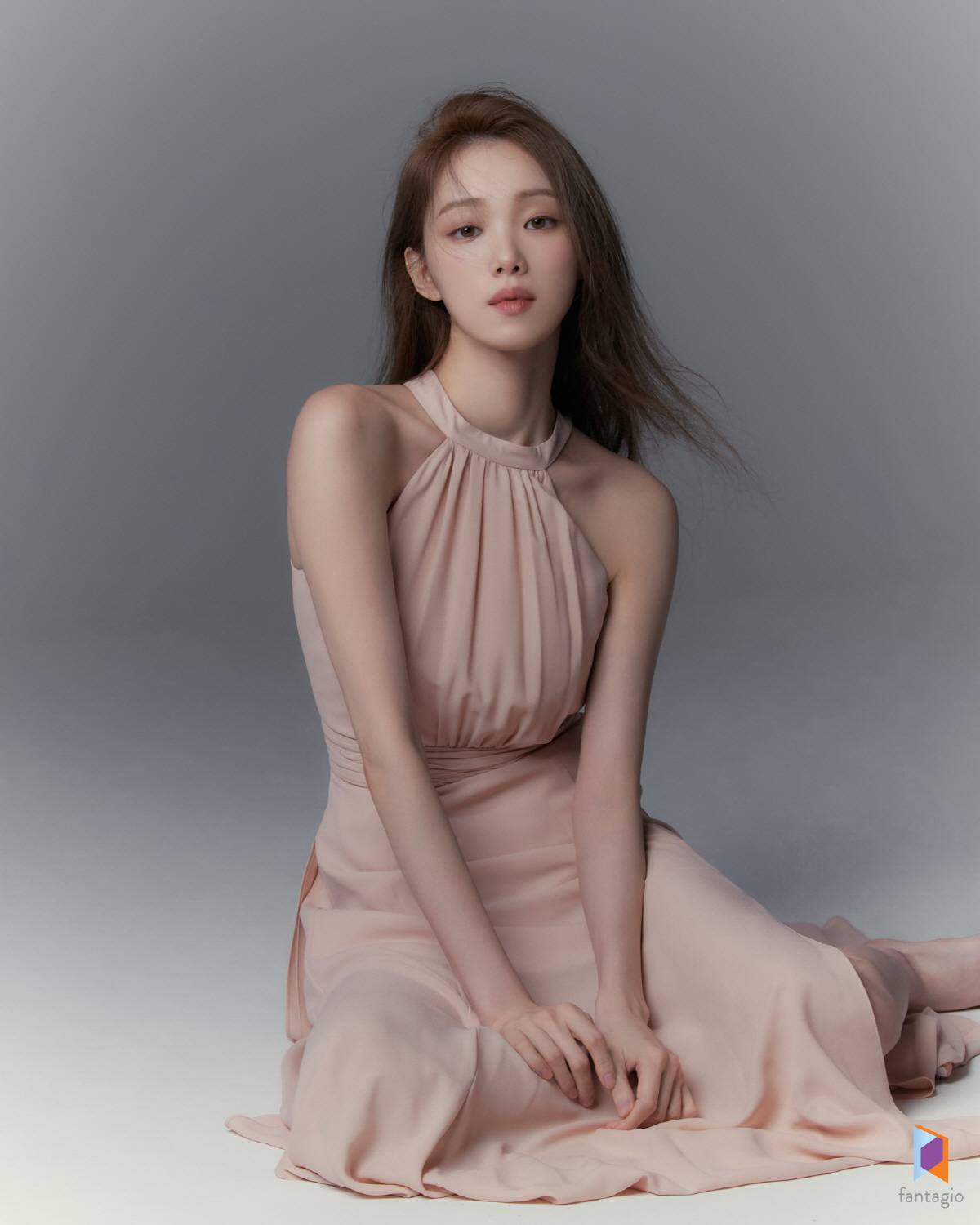이성경, 청순美 여신으로 변했다…"10년만에 색다른 변신" 눈길