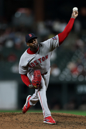 'ERA 0.98' 37세 나이에 회춘? 329억 '돈값' 제대로네! 1이닝 4K → 17G 연속 무실점 [SC피플]