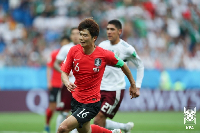 "홍명보 감독님 저 기억하시죠?" 멕시코, 11년전 韓에 해트트릭 비수 …